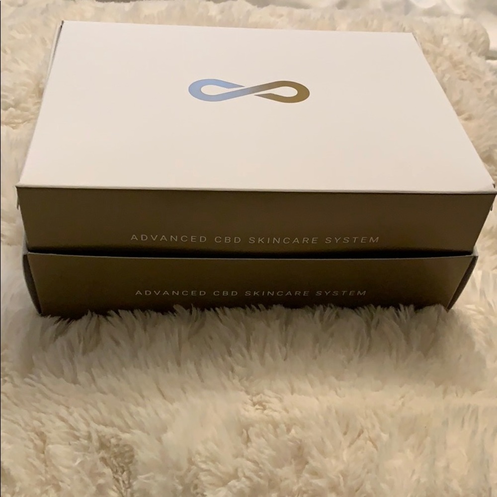 Thrive skin care! Sealed in package! Works great.